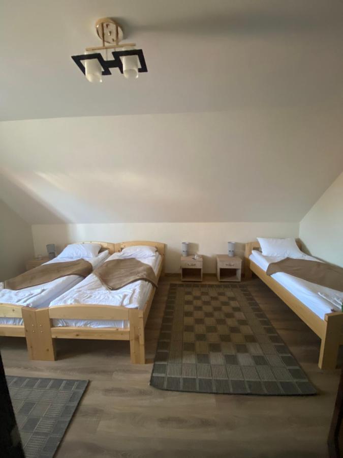 Gradics Panzio Hotel Siculeni ภายนอก รูปภาพ