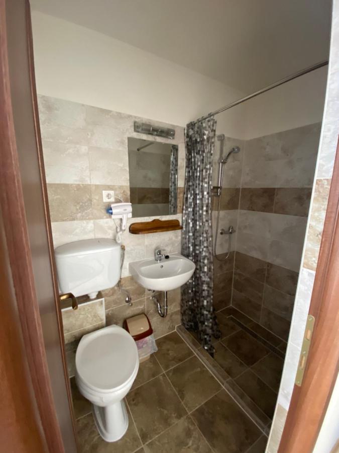 Gradics Panzio Hotel Siculeni ภายนอก รูปภาพ