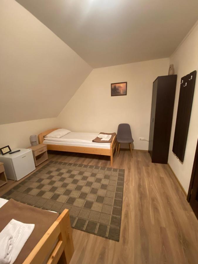 Gradics Panzio Hotel Siculeni ภายนอก รูปภาพ