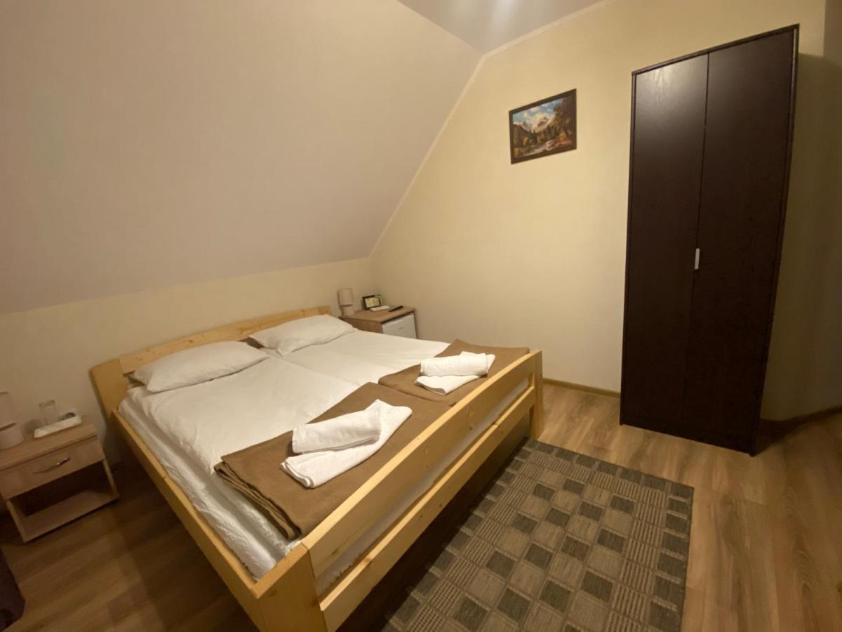 Gradics Panzio Hotel Siculeni ภายนอก รูปภาพ